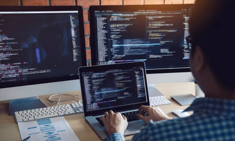数据科学选型：R与Python如何赋能德州网站建设？